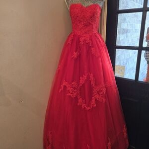 Red Lace Ball Gown Dress Sz 2 – Strapless Corset Back – NWT w/ Optional Sleeves